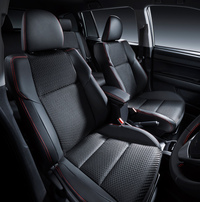 「カローラ フィールダー」に赤が特徴の特別仕様車の画像