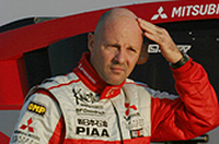 三菱のベテランドライバー、ミキ・ビアシオン。