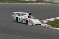 世界に4台しか現存しないうちの1台という超希少な1979年「ポルシェ936」。ルマンでは76、77、81年に勝利を飾っている。クラス3との混走だったレースでは「ローラT70MkIIIB」をバトルの末に下し、総合結果はクラス4の3位。
