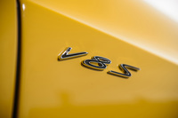 フロントフェンダーにさりげなく「V8 S」のエンブレム。