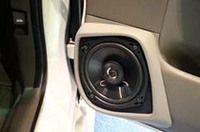 オーディア（エーモン工業）の入門者向けトレードインスピーカー。この価格帯ではめずらしく落ち着いたウェルバランスの音を聴かせてくれる。