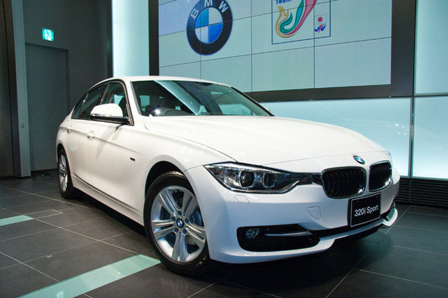 「BMW 320iスポーツ」