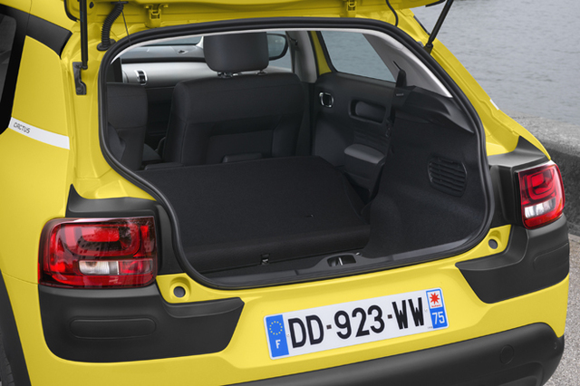 シトロエンC4カクタス 1.2 PureTech 110 S&S（FF/5MT）／1.6 e-HDi 92 