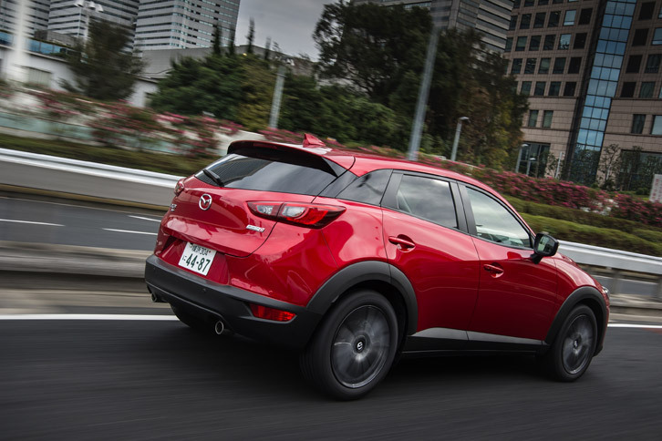 ボディーカラーは従来モデルと同じ全8色だが、「スノーフレークホワイトパールマイカ」「マシーングレープレミアムメタリック」「エターナルブルーマイカ」の3色は新規設定色となる。