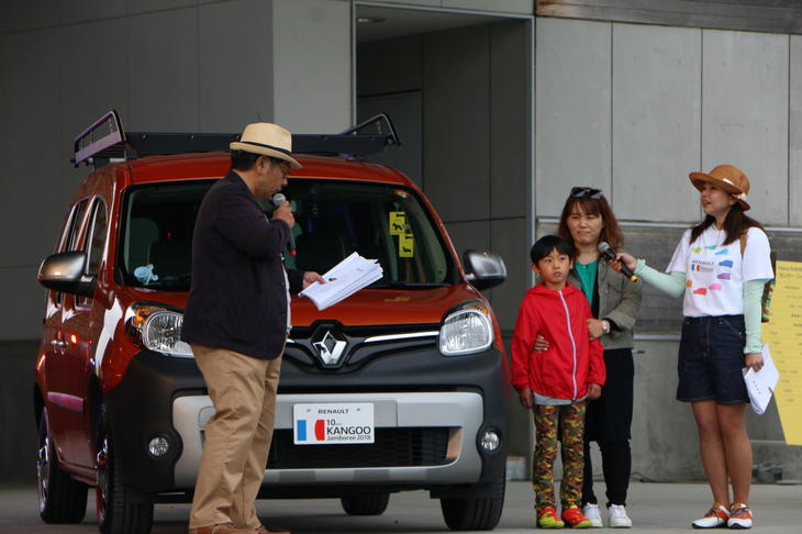 歴代「カングー」の展示は、オーナーさんの協力によるもの。それぞれのオーナーにインタビューも行われたが、皆さん、ご自分のカングーに対する愛情の深さとこだわりを語っていた。