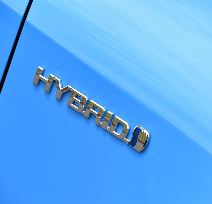 次期「カローラハッチバック」のラインナップは、ハイブリッド車と1.2リッターターボ車の2本立てとなる。