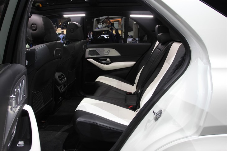 メルセデス・ベンツGLE（リアシート）