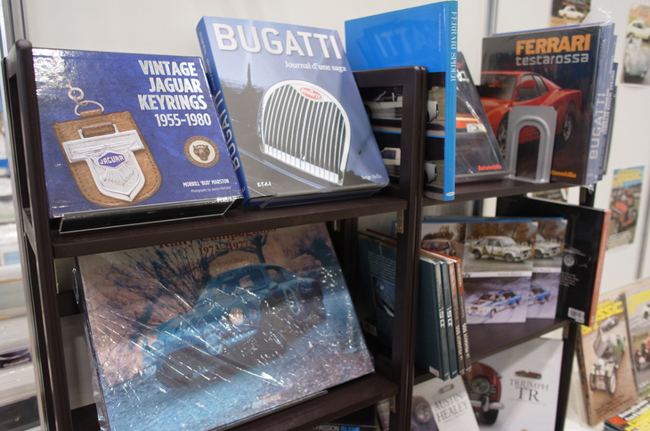 モービルライブラリーのブース。