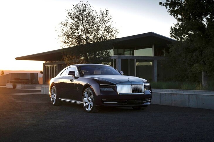 「ロールス・ロイス・スペクター」。もはや、このクルマにV12が積まれているかどうかは問題ではない。