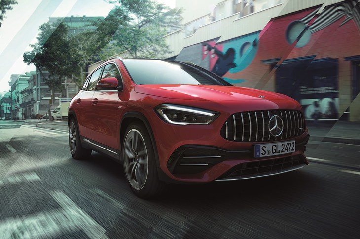 メルセデスAMG GLA35 4MATIC