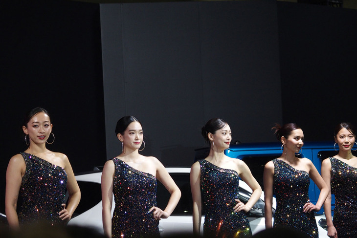 TOYOTA GAZOO RacingおよびLEXUSのブースにおいて開催されたプレスカンファレンスの様子。