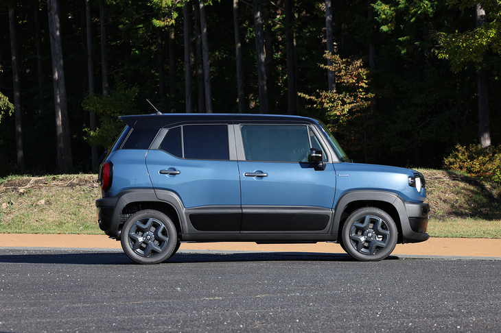 全長×全幅×全高＝3760×1670×1705mmのボディーサイズは従来型と同じ。最低地上高が180mmも確保されているほか、4.7mの最小回転半径もありがたい。