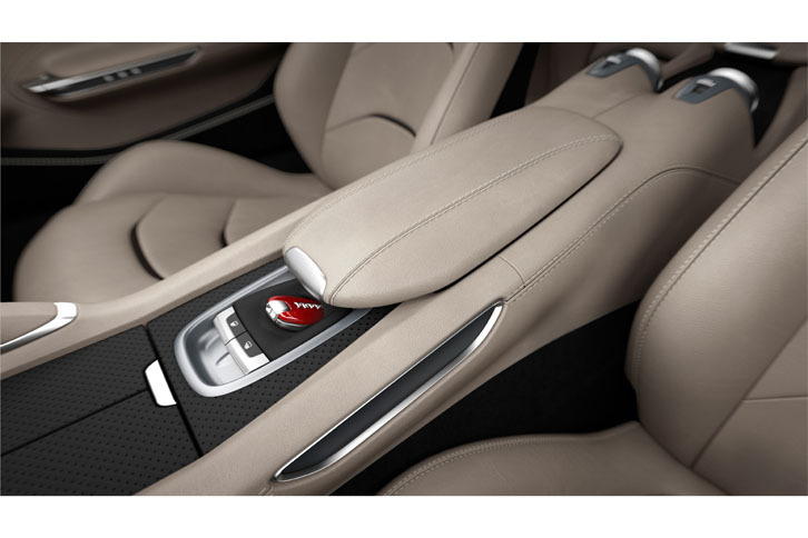 「フェラーリGTC4ルッソ」のセンターコンソール。