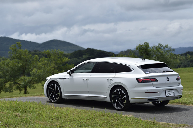 フォルクスワーゲンのフラッグシップ「アルテオン」のマイナーチェンジを機に追加された「アルテオン シューティングブレーク」。