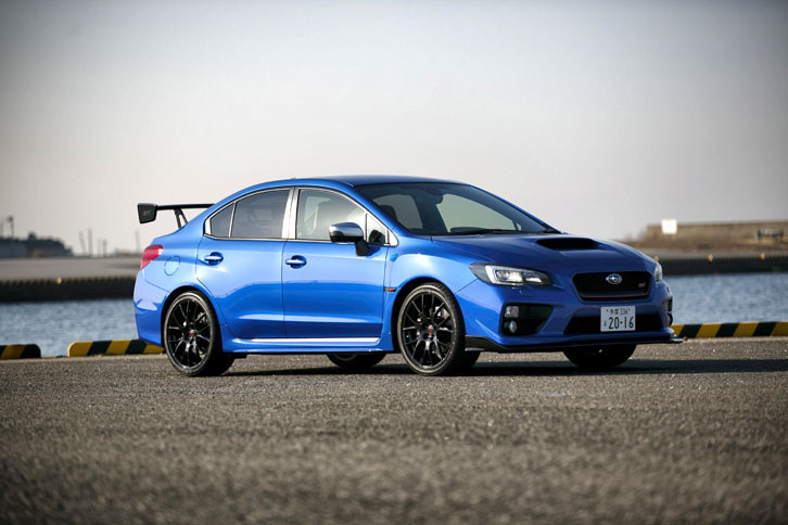 「スバルWRX S4 tS」には、テスト車の「WRブルーパール」に「クリスタルホワイトパール」「アイスシルバーメタリック」「クリスタルブラックシリカ」を加えた計4色のボディーカラーが用意される。