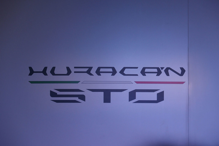 「ランボルギーニ・ウラカンSTO」のロゴ。