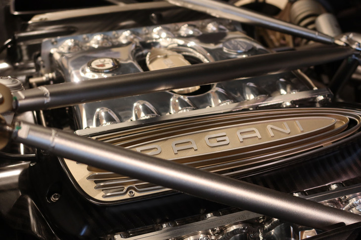 パガーニ・ウトピア ロードスター（V12ツインターボエンジン）