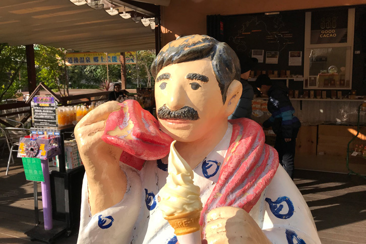 漱石さん、みかんソフトはいかが？