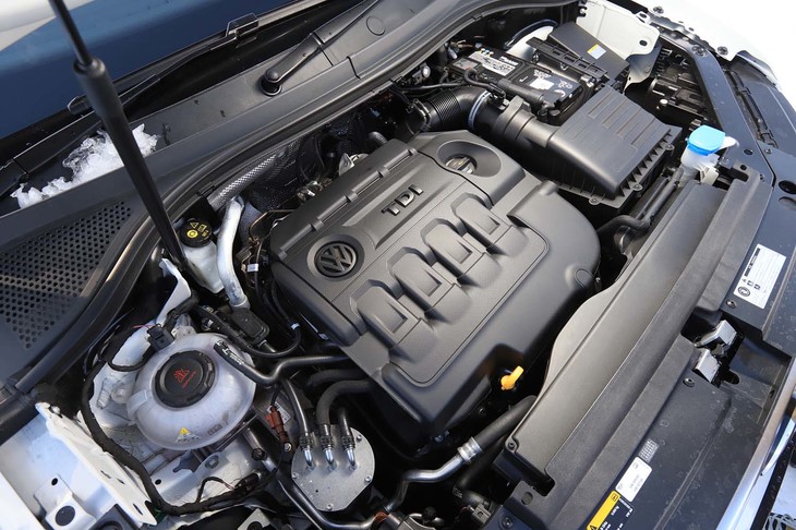 試乗した2台ともパワーユニットとして2リッターディーゼルターボエンジンを搭載するが、「ティグアンTDI 4MOTION Rライン」は最高出力150ps、最大トルク340Nmを発生するのに対し、「パサート オールトラックTDI 4MOTIONアドバンス」は同190ps、同400Nmと、スペックには差がつけられている。