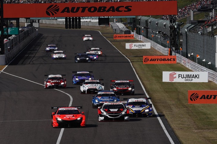トップスタートのNo.8 ARTA NSX-GT（写真手前）は、最終的に3位でゴールした。