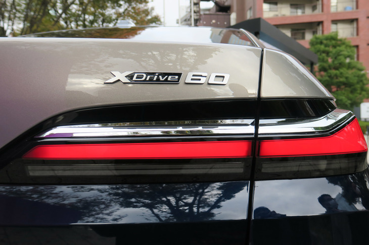 BMW i7 xDrive60eエクセレンス（リアバッジ＆テールランプ）
