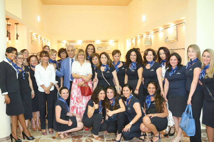 スタッフとともに。