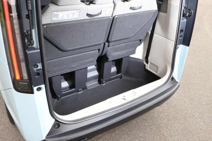 ホンダ・ステップワゴン エアー（ラゲッジスペース）