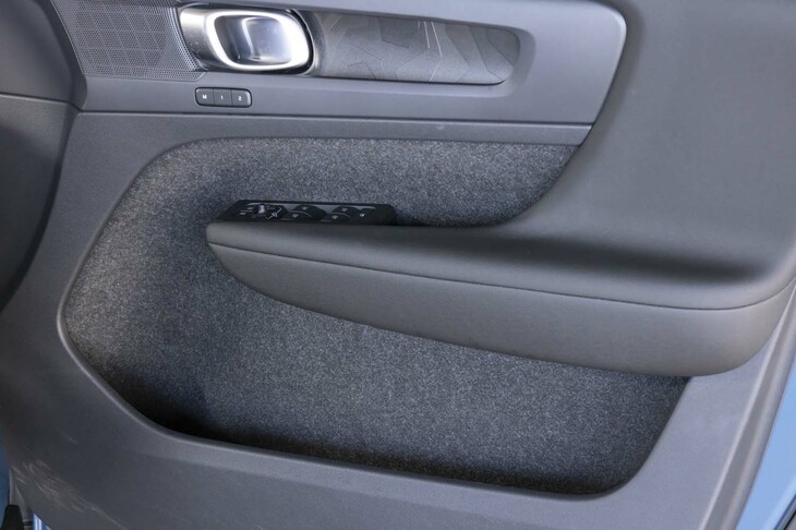 カーペットやドアの内張りにはペットボトルからの再生素材が使われる。