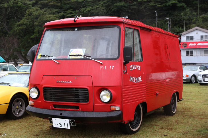 1968年「プジョーJ7」。記者が初めて見た、日本では超希少であろうプジョーのバン。カンヌからやってきた払い下げの消防車両（消火設備はないので指令車か）とのこと。