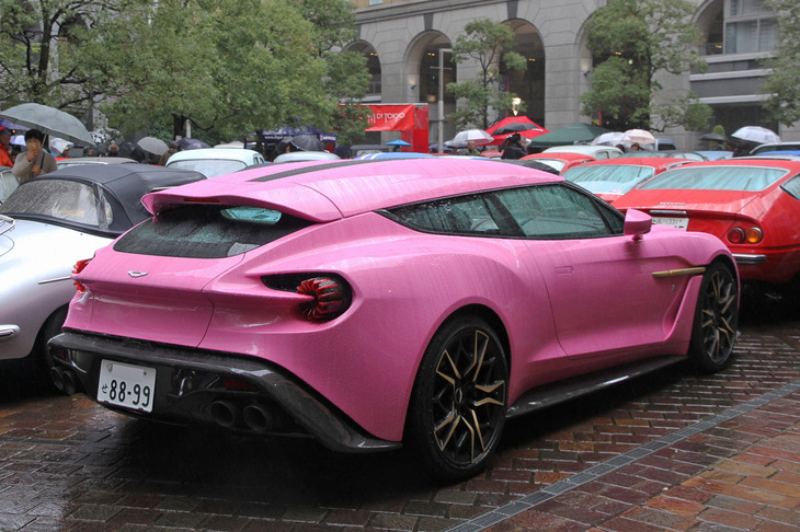 ザガートボディーのモデルは年式を問わず参加可能だった。やけに派手な色の最新型アストンマーティンがいると思ったら、限定99台の「ヴァンキッシュ ザガート シューティングブレーク」だったことにびっくり。