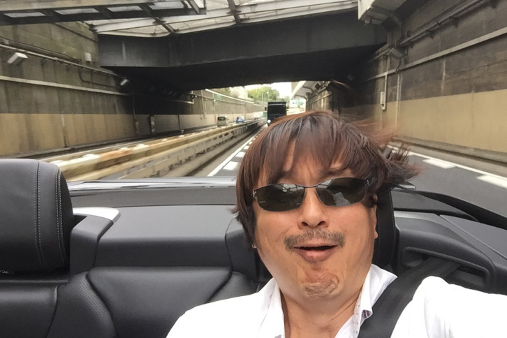 後席では風の巻き込みを避けることはできない。（写真＝清水草一）