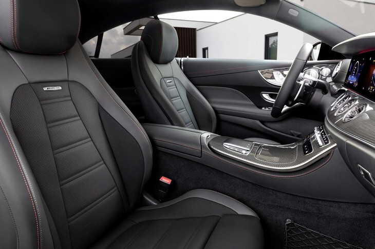 メルセデスAMG E53クーペ（フロントシート）