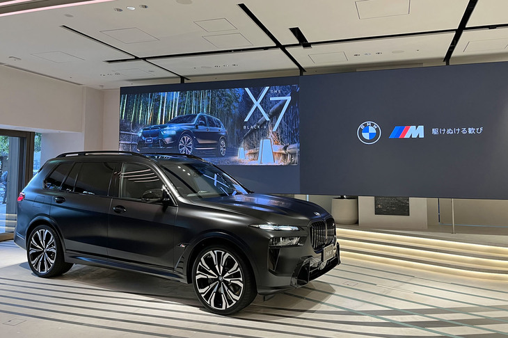 BMW X7ブラックアルファ（サイドビュー）