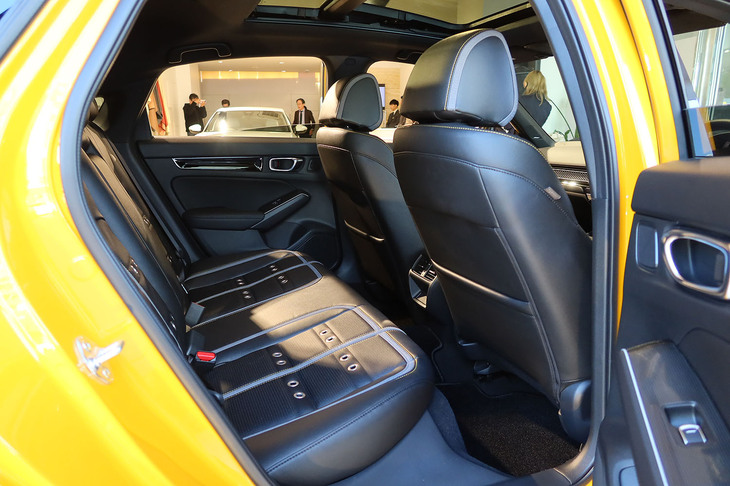 ミツオカM55ファーストエディションe：HEV EX（リアシートまわり）