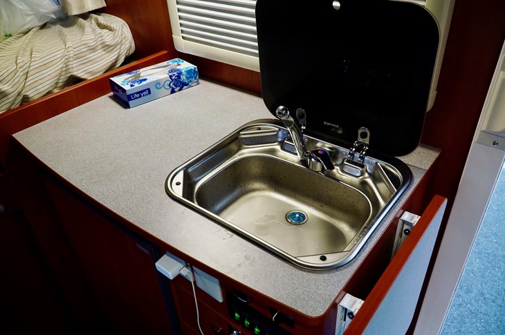 シンクで野菜を洗うほどの作業はしないが、歯磨きや洗顔などに便利。