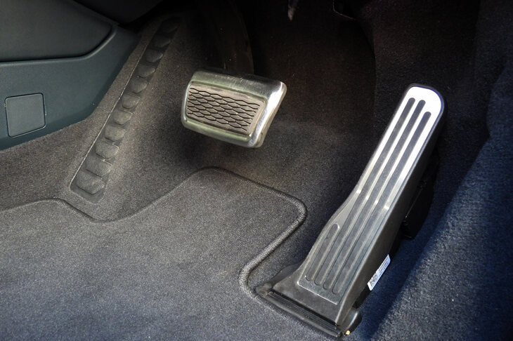 キャデラック・リリック（アクセル／ブレーキペダル）