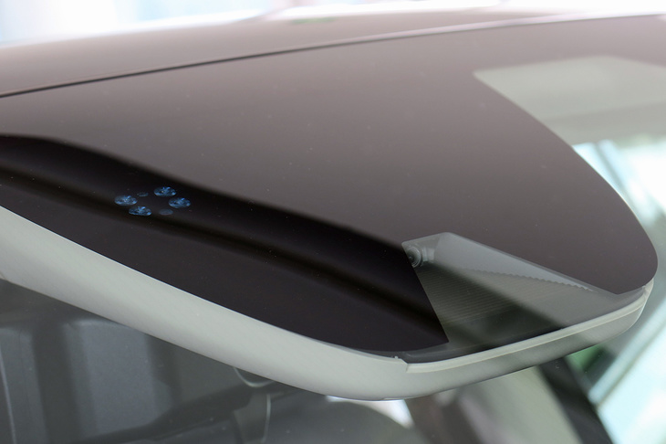 ホンダeアドバンス（モノラルカメラとレインセンサー）