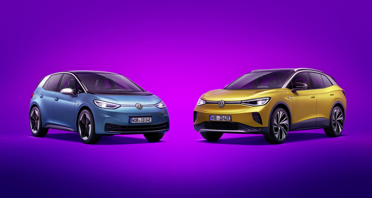 フォルクスワーゲンの電気自動車「ID.3」（左）と「ID.4」（右）。日本には2022年に導入される。