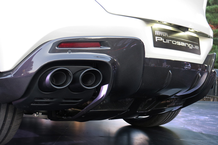 フェラーリ・プロサングエ（マフラーエンド）