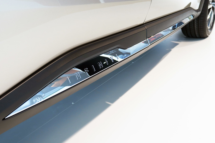 インフィニティQX60（サイドシル）