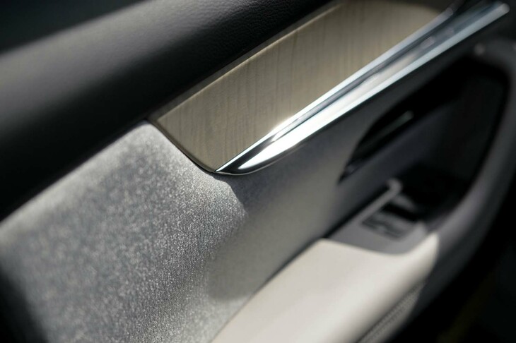 マツダCX-60（ドアのインナーパネル）