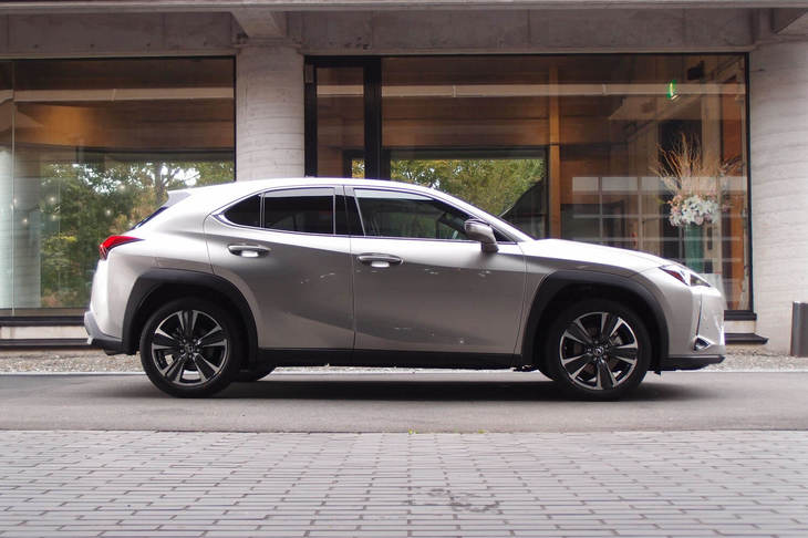 ボディーサイズは全長×全幅×全高＝4495×1840×1540mmで、ホイールベースは2640mm。最低地上高は160mmが確保されている。