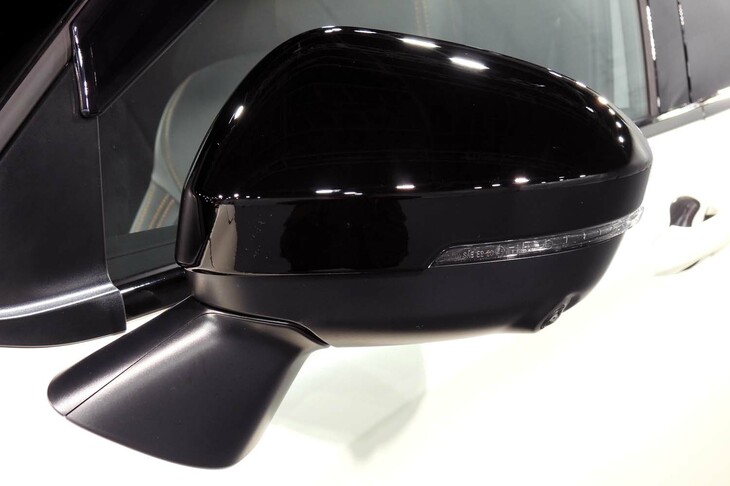 三菱アウトランダーPHEV ACTIVE FIELD（ミラーカバー）