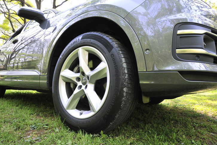 タイヤサイズは前後とも255/55R19。試乗車は「コンチネンタル・コンチスポーツコンタクト5」を履く。