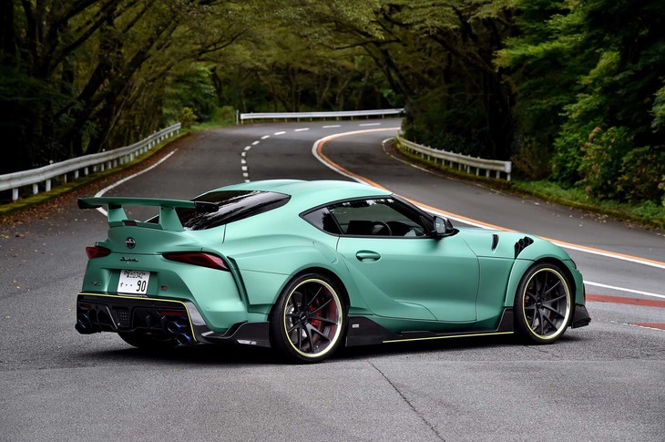 【TOM'Sスープラのスペック】
	ボディーサイズ：全長×全幅×全高＝4450×1950×1275mm／ホイールベース：2470mm／車重：1550kg（車検証記載値）／駆動方式：FR／エンジン：3リッター直6 DOHC 24バルブ ターボ／トランスミッション：8段AT／最高出力：460PS（338.3kW）/6800rpm／最大トルク：578.6N・m（59.0kgf・m）/3000rpm／
	タイヤ：（前）255/35R20 92Y／（後）275/30R20 97Y（ブリヂストン・ポテンザS007A）／燃費：--km/リッター／価格：1565万3000円
	
	【取材時の燃費データ】
	テスト距離：247.6km（市街地1：高速道路7：山岳路2）／使用燃料：25.0リッター（ハイオクガソリン）／参考燃費：9.9km/リッター（満タン法）／9.6km/リッター（車載燃費計計測値） 