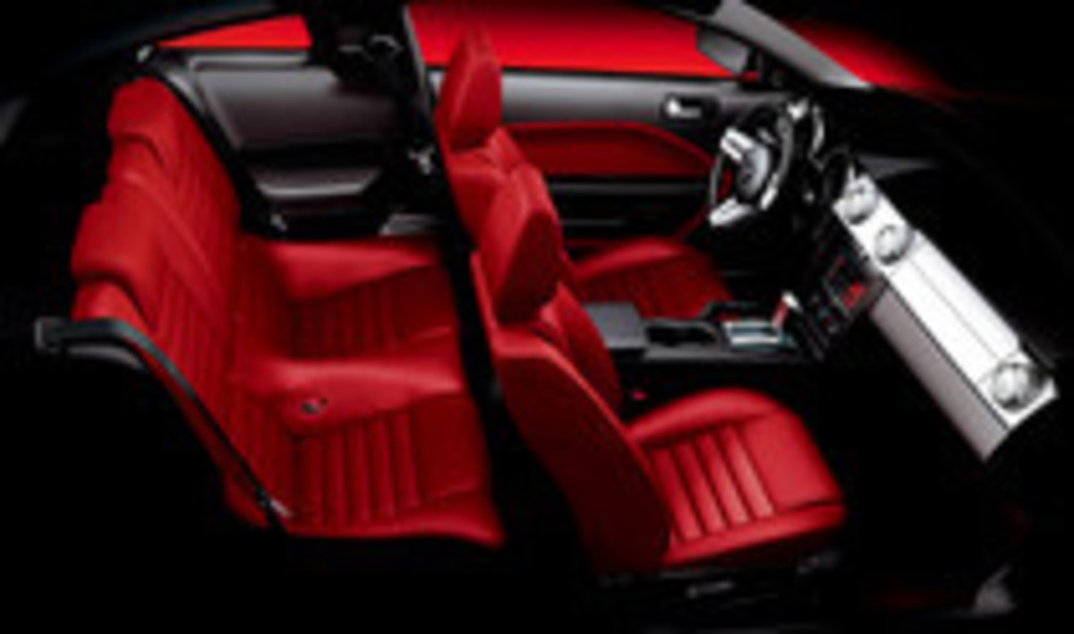 フォード「マスタング」にRED HOTな特別仕様車 【ニュース】 - webCG