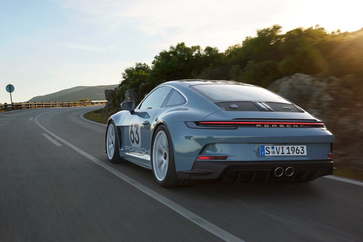 ポルシェ911」の60周年記念限定車「911 S/T」が登場 「GT3」ベースの超
