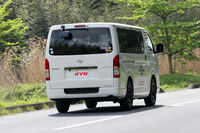 車速の確認をスマホのGPSに頼る「アクトライド」。トンネルに入るなどしてGPS信号が失われた場合は、直前の車速の情報にそって制御が継続される。