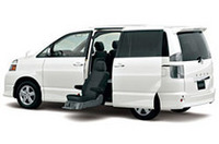 福祉車両もハデめで――「ヴォクシー・ウェルキャブ」特別仕様車