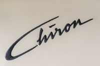 シートのバックレストに施されたロゴの刺しゅう。